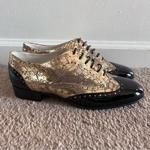 CHANEL Lace Up Oxford Loafers 41 US 10 Metallic Wing Tip CC Logo Gold Black